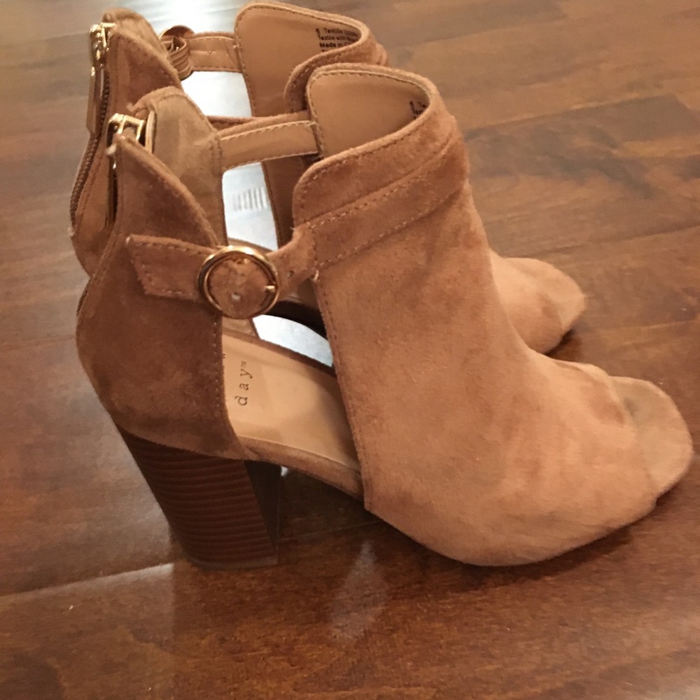 Tan chunky heels